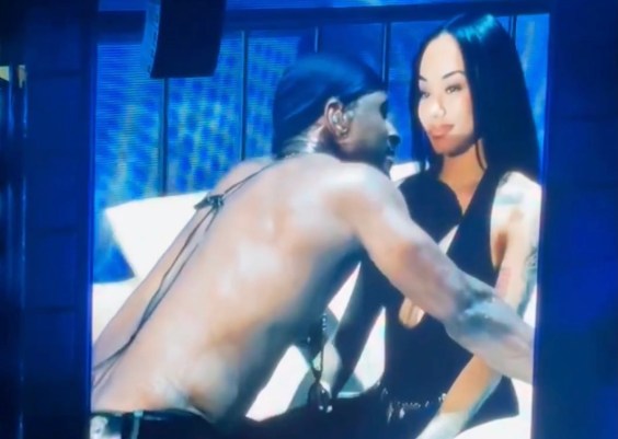 Usher Warns Fans After Viral Nashville Incident: “Don’t Bring Your Ass Up Here If You Don’t Want To Be Here” image