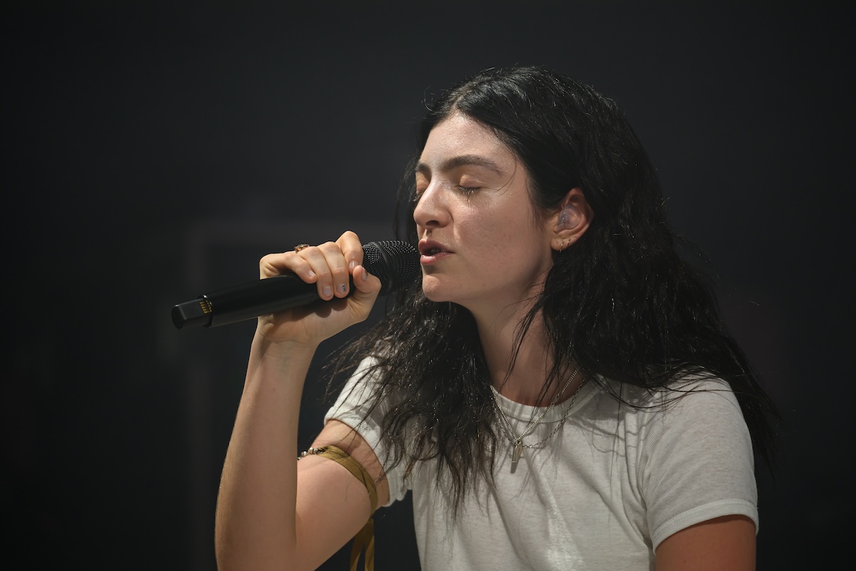 Lorde Speaks Out Against “Fucked Up” AI Glasses