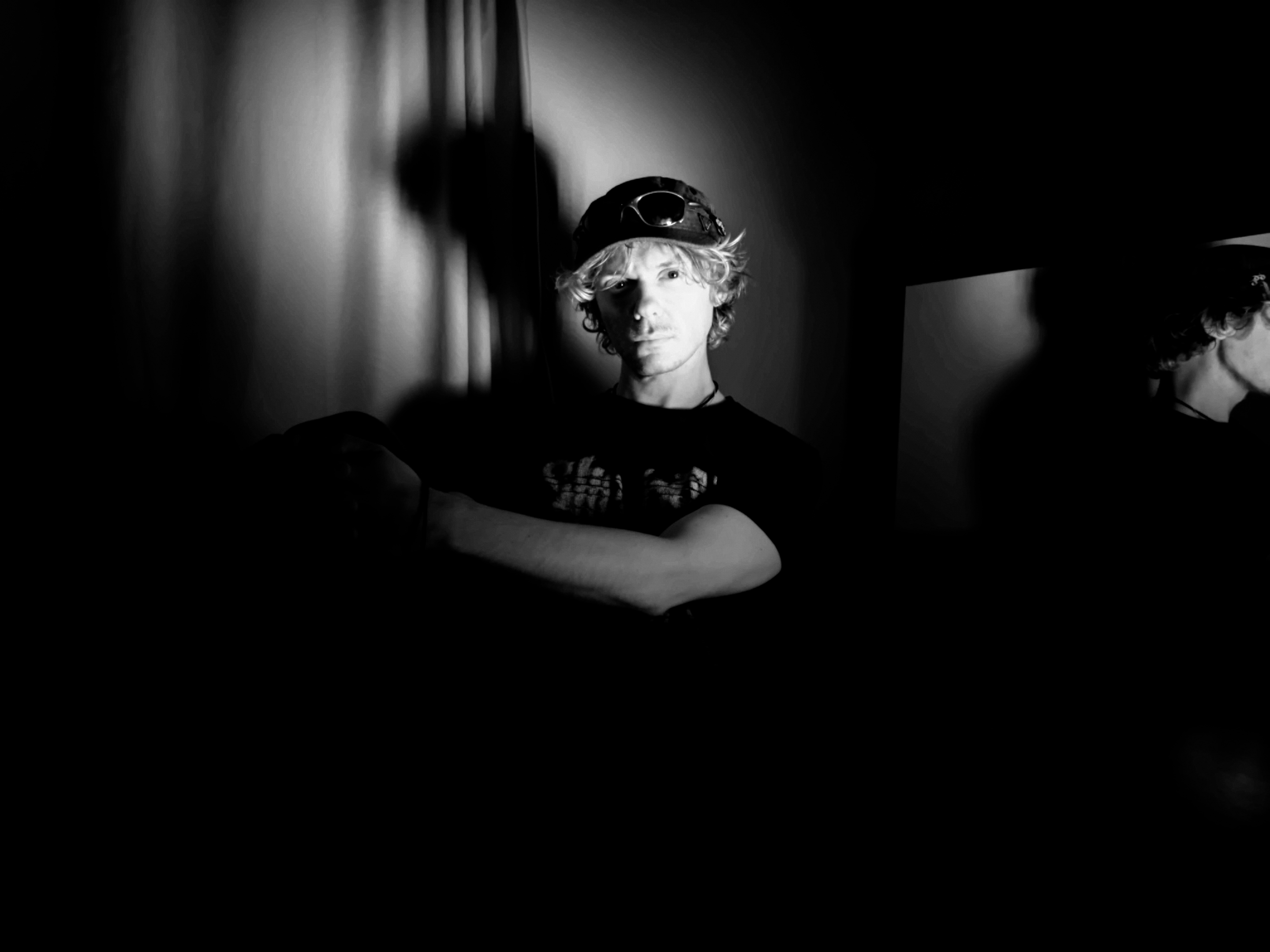 Blue Bendy guitarist drops solo EP, mixes emo with UK dance — photo 3
