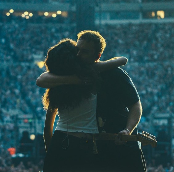 Sam Fender & Olivia Dean’s “Rein Me In” Breaks Record For Longest-Running #1 Hit In The UK image
