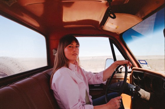 Jess Williamson – “Tracking The Tropics”