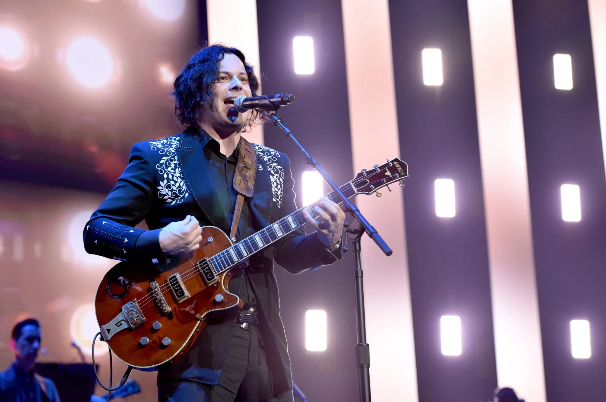 Jack White Revives “Jolene” Cover In Tribute To Dolly Parton