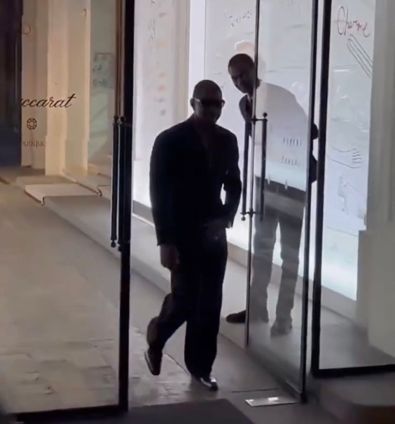 Usher Goes Viral For Beckoning Doorman, Allegedly Using Lookalike At New Jersey Show