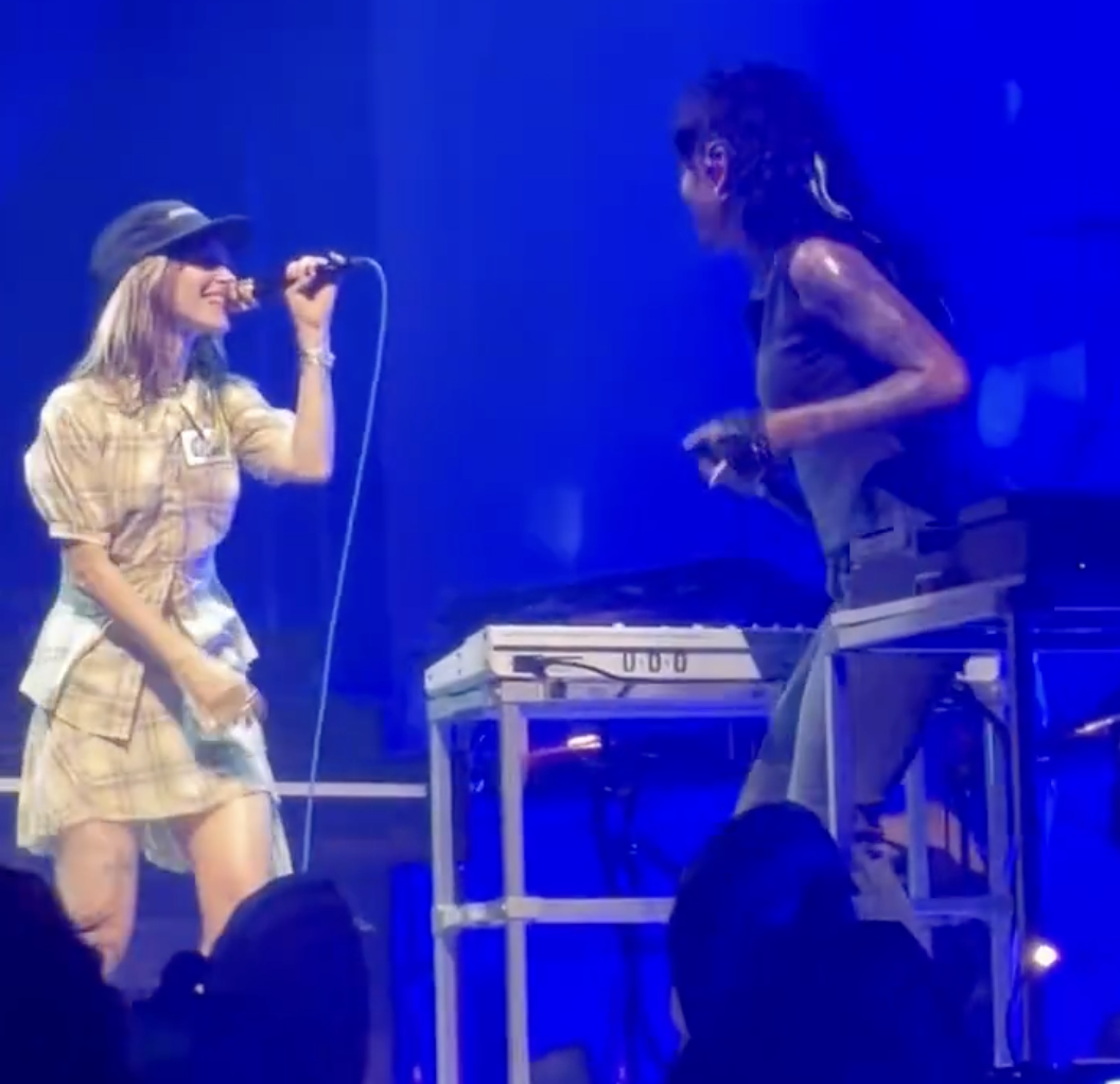Hayley Williams Sings “Airplanes” For The First Time In 16 Years