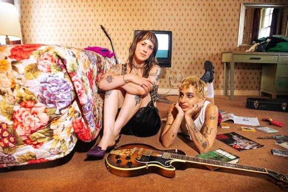 Sour Widows Unveil Alluring New Single "Choke Chain" Ahead of Album "Sigil"