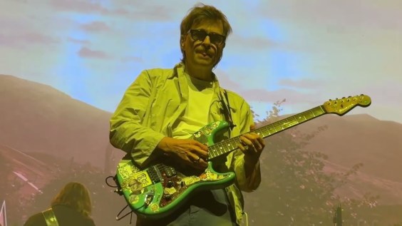 Weezer Break Out Live Rarities At The Gathering Tour Kickoff image