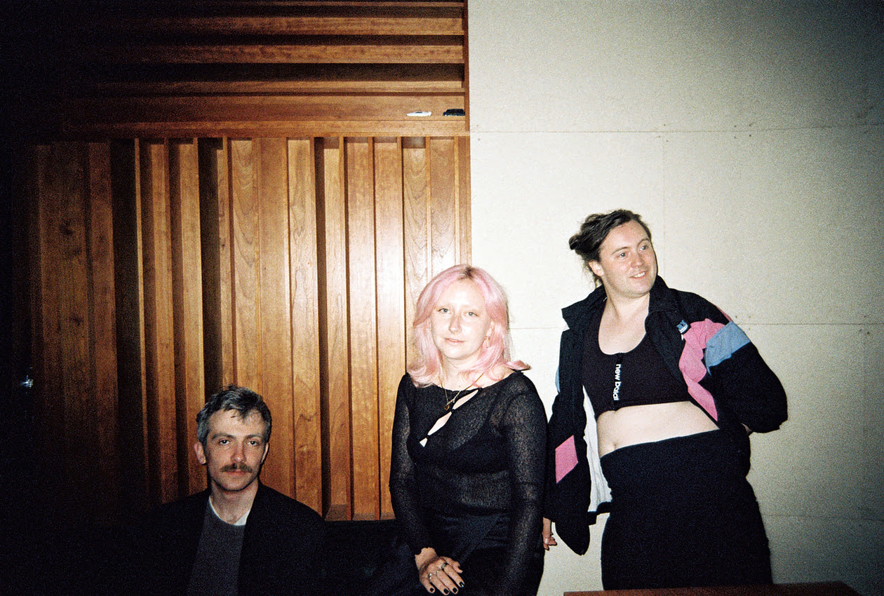 M(h)aol – “Scam Manifesto”