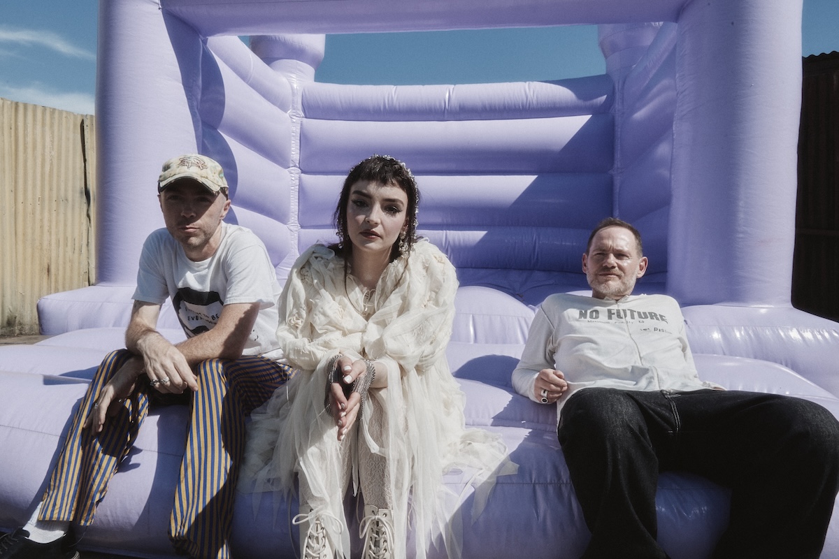 Chvrches – “Overthinker”