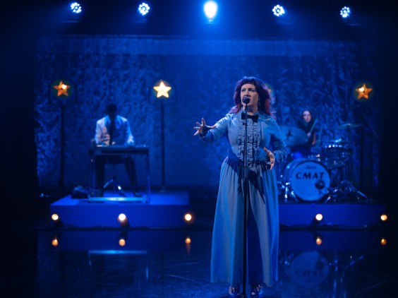 CMAT Discusses Ed Sheeran, Delivers Potent “Euro-Country” Performance on The Daily Show