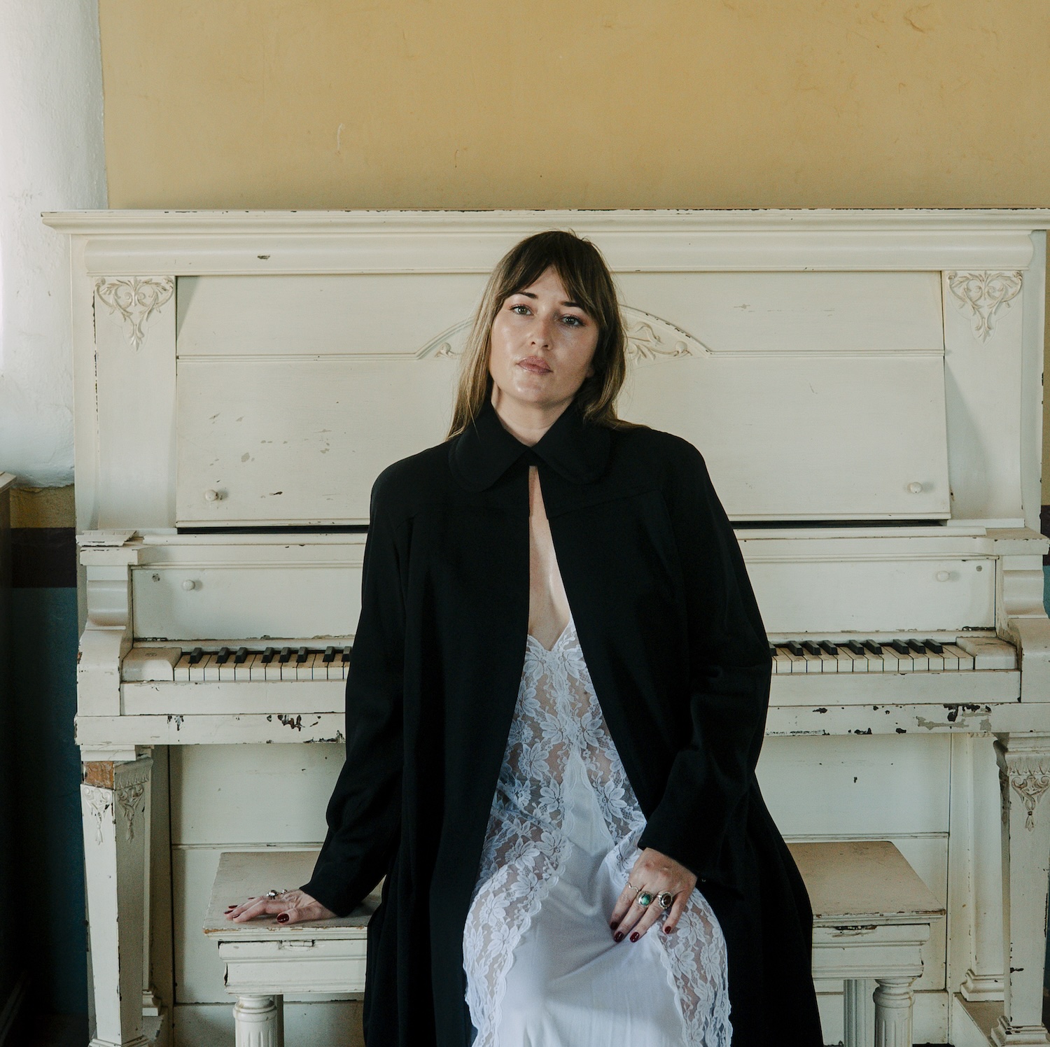 Jess Williamson – “Hum Of The City”
