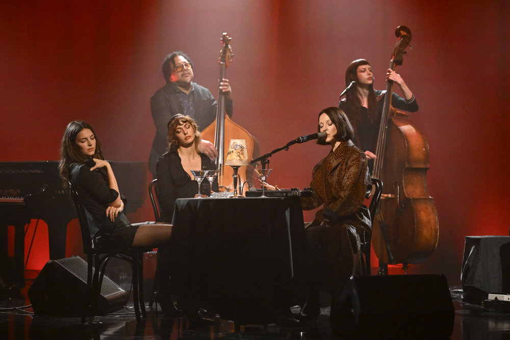St. Vincent Plays Fallon With Marc Ribot, Hannah Cohen, & Ella Hunt